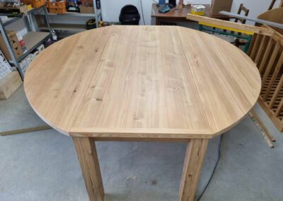 Conception de table sur mesure en bois à Ponlat Taillebourg