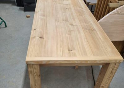 Réalisation de table en bois à Ponlat Taillebourg